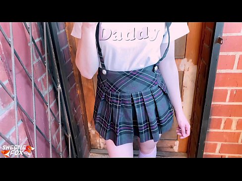 ❤️ Schoolgirl Mengisap penisnya dalam-dalam dan meniduri alih-alih kelas. ️❌ Video seks pada kami